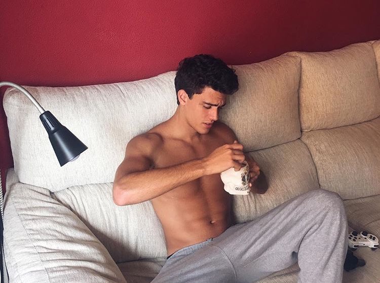 CHB_Aspen's tweet photo. @CHB_DallasM Una foto del espécimen Dallus Merlotus. ¿Será que lograra enfriar su café? Stay tuned. https://t.co/WTRQmB9Ps7