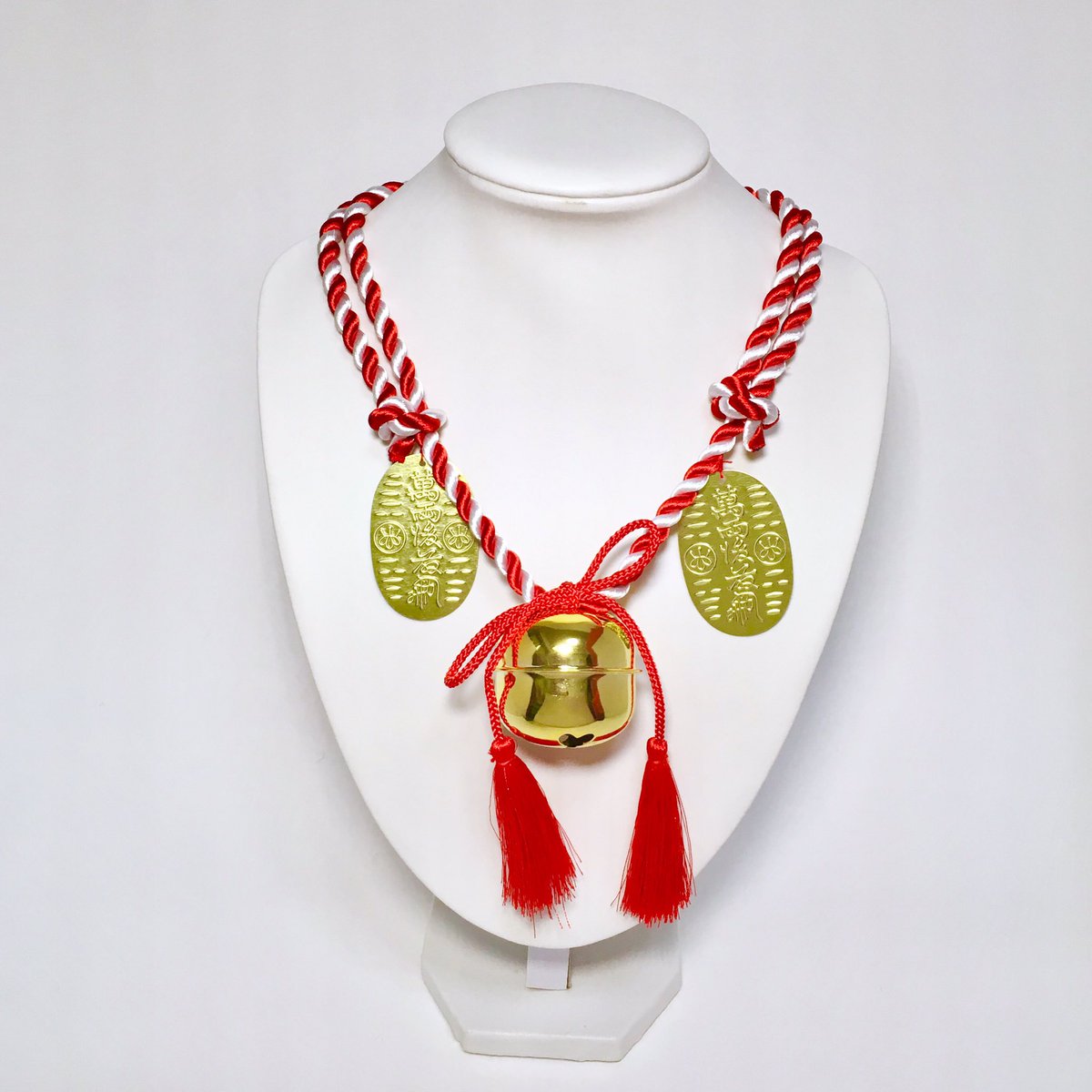 Moira Bubka5月号掲載 12 11発売 猫鈴式口枷catbell 11年に発表したオリジナル口枷シリーズ 猫鈴 式口枷catbell の量産型モデル 誰が付けたか猫に鈴 猫に小判 紐は調整可能なのでチョーカーとしても カランカランという軽快な鈴の音が福を招きます