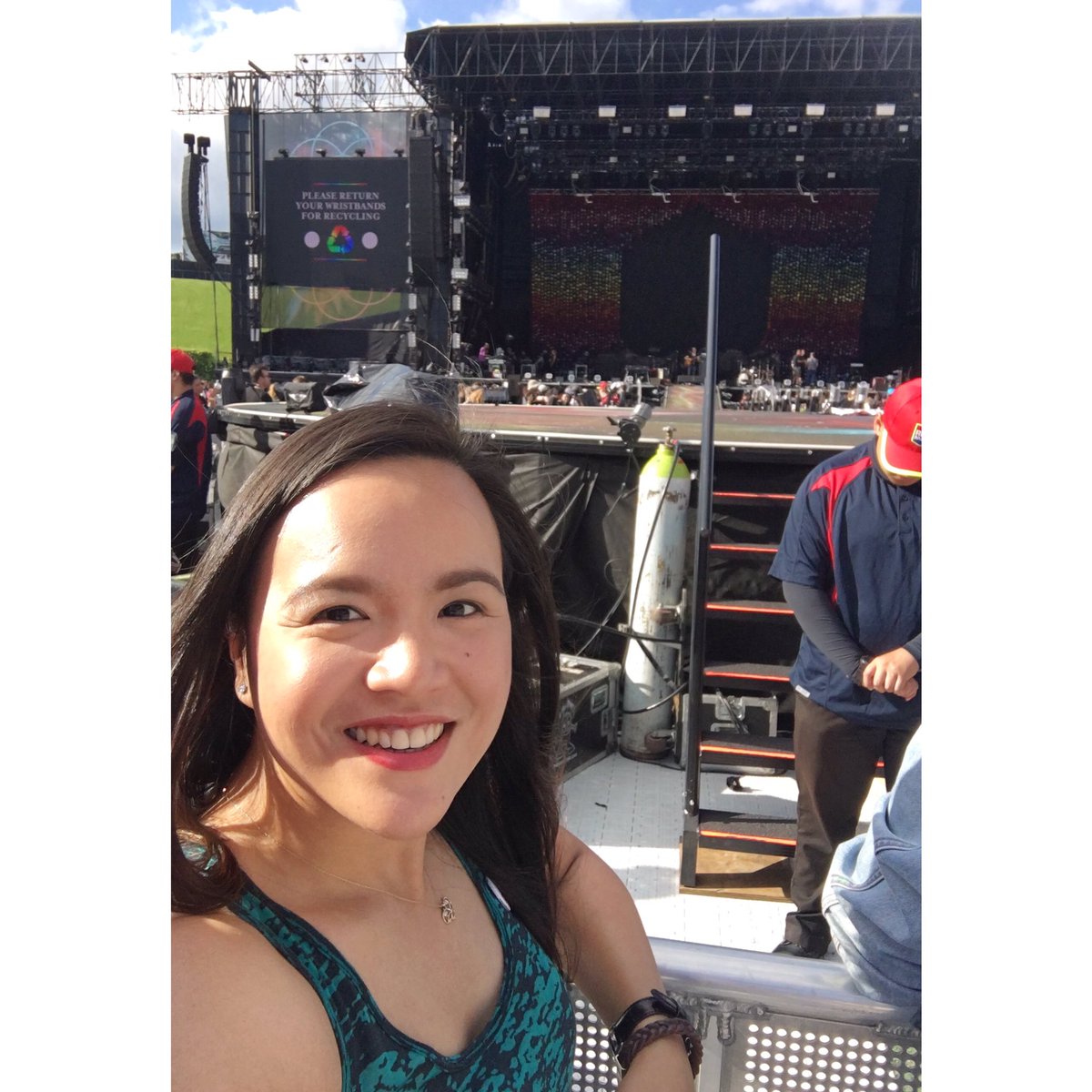 rizajoyish's tweet photo. @coldplay A head full of dreams 💛💚💙💜❤️ https://t.co/kwhlWQiMed
