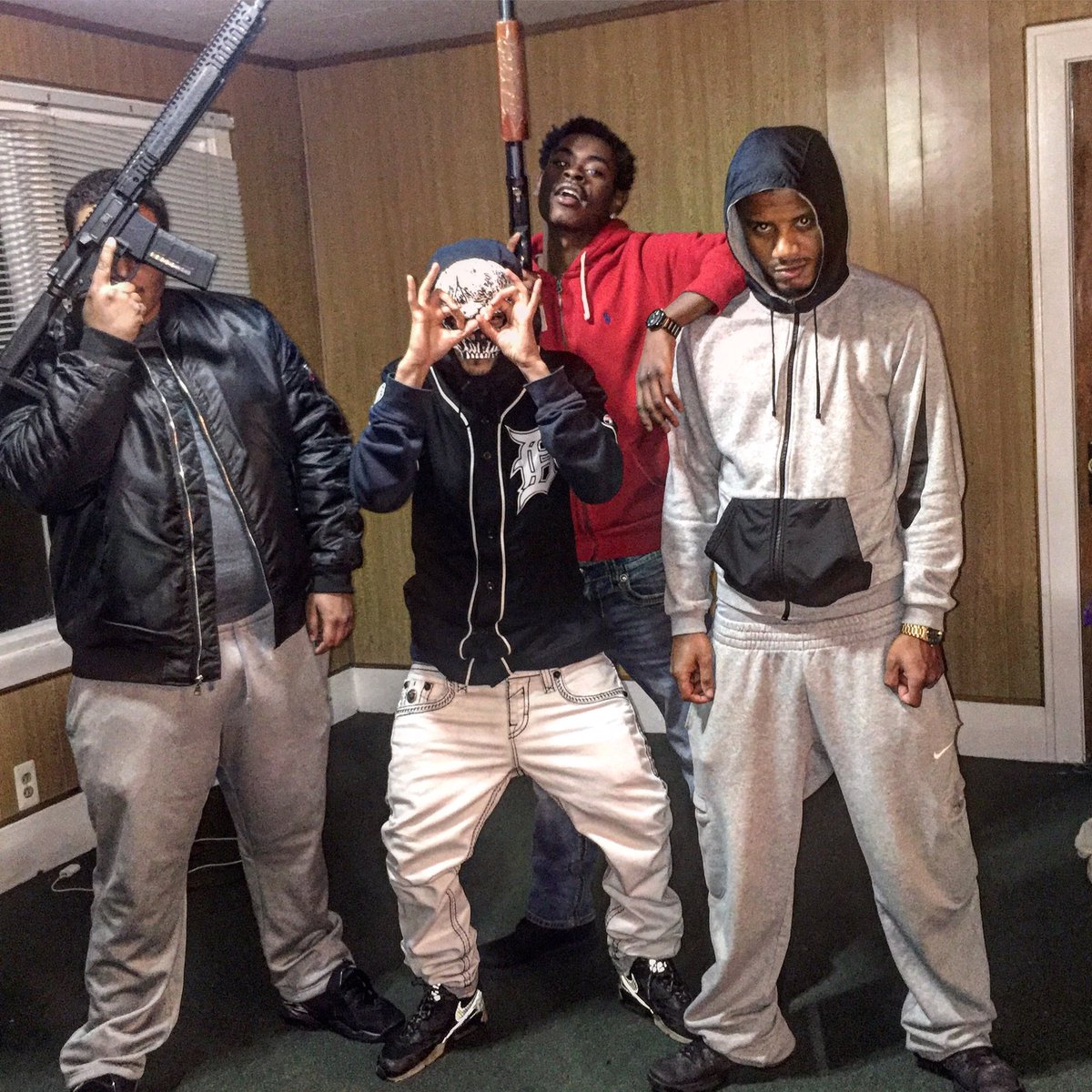 326Savage's tweet photo. we got niggas tryna kill us but we gotta killas too 👹💂🏽 https://t.co/bys5vJdDgA