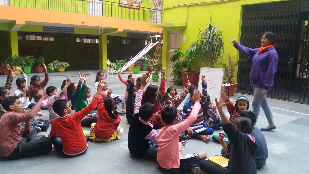 nidhilamba3's tweet photo. Our enthusiastic bunch of kids eager to answer questions related to Demonetisation #studentleaderhip #TFI #abhumaribaarihain #Aarzoo https://t.co/N47OgVvKwR