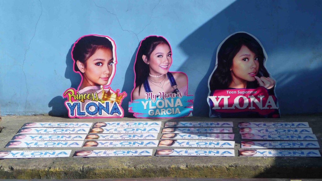 oneforYLONA's tweet photo. New props 💙 salamat po sa sponsors💙 sorry po di naihabol yung LED pero rest assured po magagamit natin yun sa Ibang okasyon 💙💙💙 https://t.co/bdwWwf9KzF