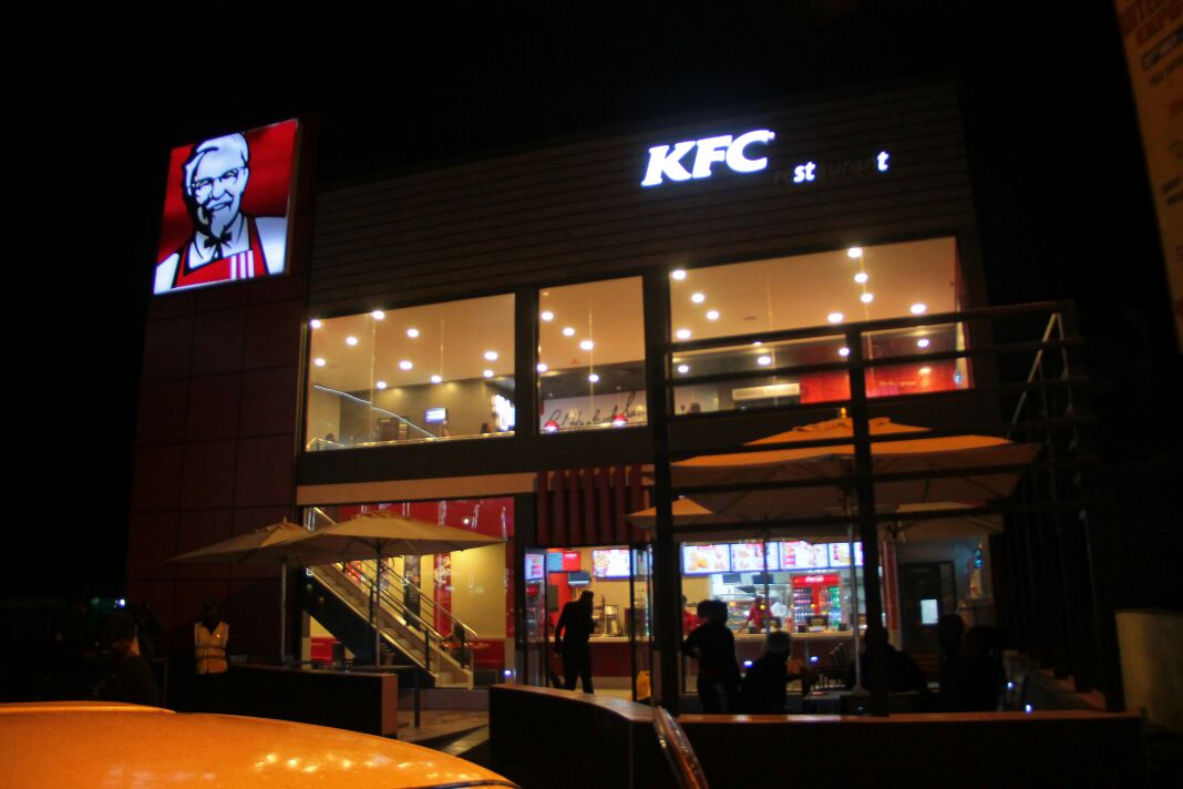 kenyaaxis's tweet photo. Let's Welcome Mr. Colonel Sanders to Nakuru as #NaksGoesKuku @kfcinKenya @NakuruCountyGov show some Love with 100+ Retweets https://t.co/WWA0FzTKab