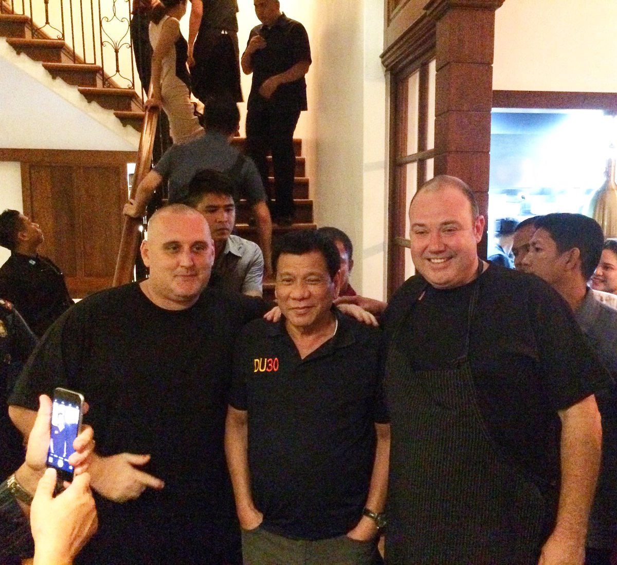 bondibourkeph's tweet photo. President #RodyDuterte stops for a chat with Chef Wade @wadejwatson and Chef Patrick at  #BondiandBourkeDavao. 4days to go! 🇦🇺🇵🇭 https://t.co/TGi1rMyX4U