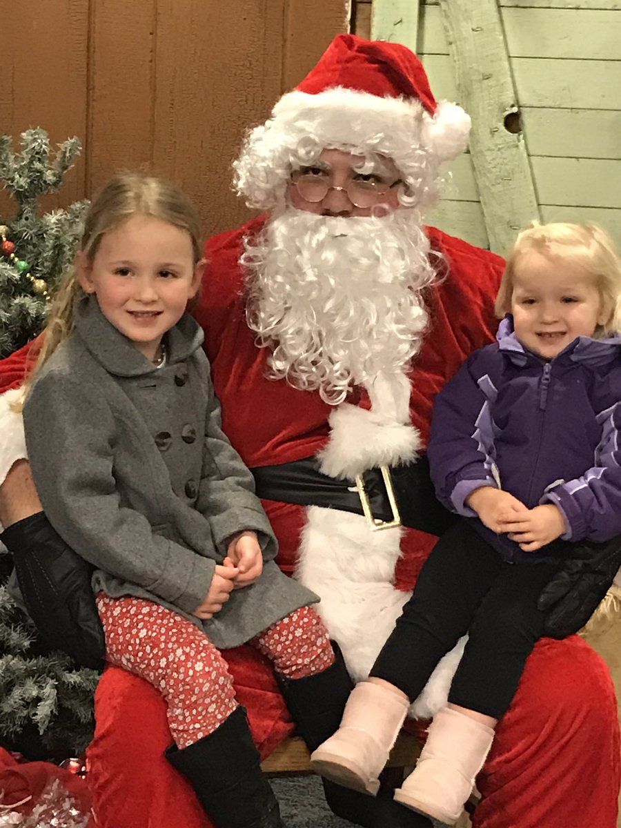 bdelowsky's tweet photo. All smiles this year #notears #lennoxisnowafan #mybeautifulgirls #firstSantapic this year #paradeoflights #christmas2016 @Delow17 https://t.co/z3L4nQeeDM