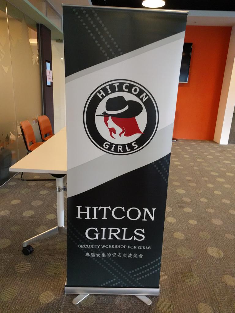 k8em0's tweet photo. As if #HITCON wasn't awesome enough, I'm honored to share my story with the next generation at #HITCONGIRLS ! 🙋💪💻 https://t.co/DCIyg5BgUj