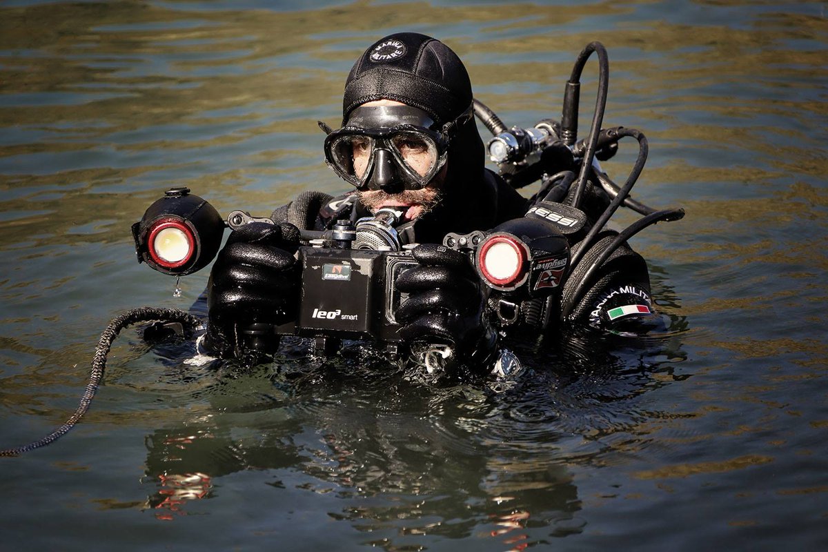 ItalianNavy's tweet photo. Sei pronto a immergerti con un palombaro della #MarinaMilitare?
Lo sapevi che è una delle componenti più antiche...  #ProfessionistidelMare https://t.co/QnIKdbh4tP