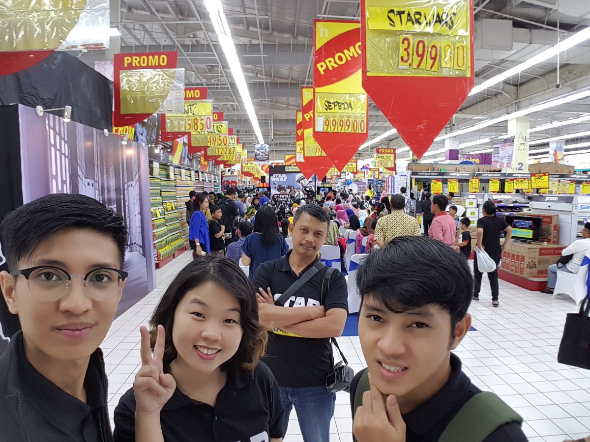 HuiceSi's tweet image. Keseruan #hypermartstarwars #hypercosmicshell di Hypermart Puri Indah @hicard_id @ssa_jambak @ilhamtr_92
