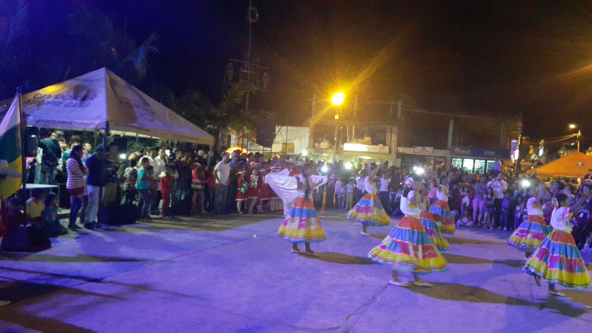 HuilaPolicia's tweet photo. Participamos y garantizamos la seguridad en las Fiestas Patronales de #Acevedo #Huilla https://t.co/4Ubc4XOAhD