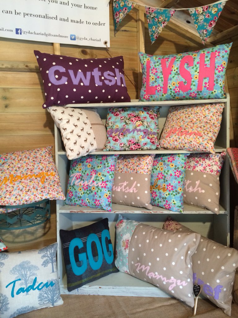 Gyda_Chariad's tweet photo. Clustogau I bawb!! Cushions for everyone!! #cardiff #craftfolk #cardiffxmasmarket #cardiffchristmas https://t.co/ChZsIvQN1q