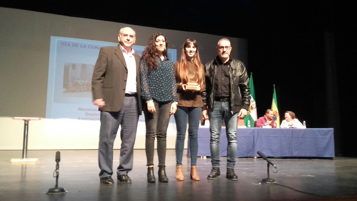 AytoEscanuela's tweet photo. En directo.- La Asociación @AnaAdamuzska ha sido reconocida por el FOMENTO DEL DEPORTE A NIVEL COMARCAL en los Actos del DÍA DE LA COMARCA. https://t.co/R5vUMhznFR