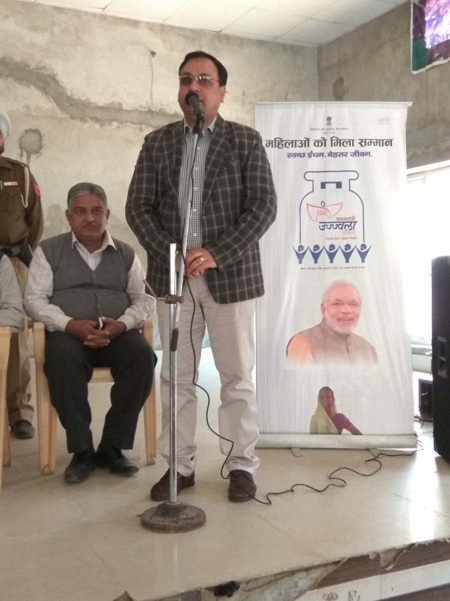 s_atnam's tweet photo. NEW CONNECTION DISTRIBUTION UNDER PMUY BY,
HARPREET SINGH MLA MALOUT,
SH.RAJESH KUMAR TERRITORY MANGER BPCL BHATINDA. https://t.co/2mSHIrKMUj