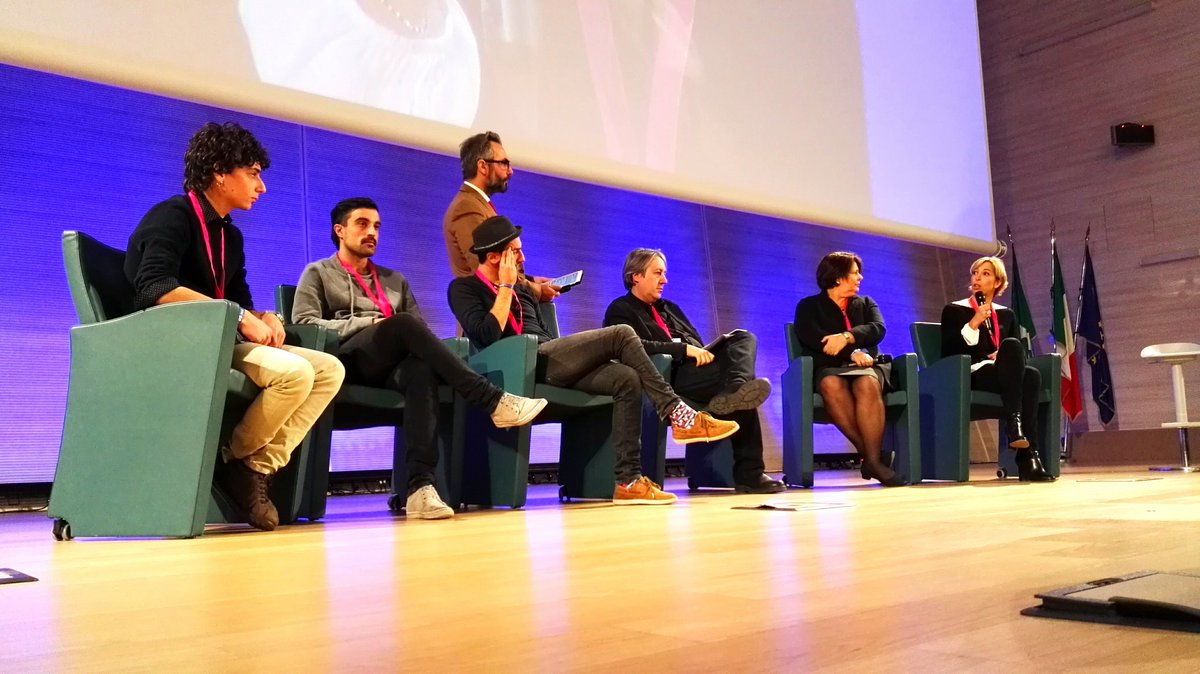 festadellarete's tweet photo. "La tv del futuro". Senza palinsesto e accessibile in mobilità. #FDR16 https://t.co/cv4fNpLrcI