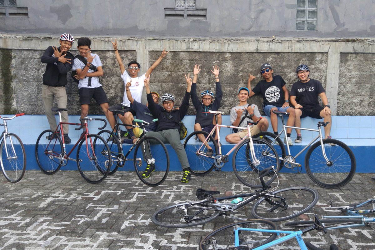 thrivinggood's tweet photo. Hari ini mantap gan β‘ #CyclingOnWeekend #BGRfixedfaction https://t.co/tEgice3lFs