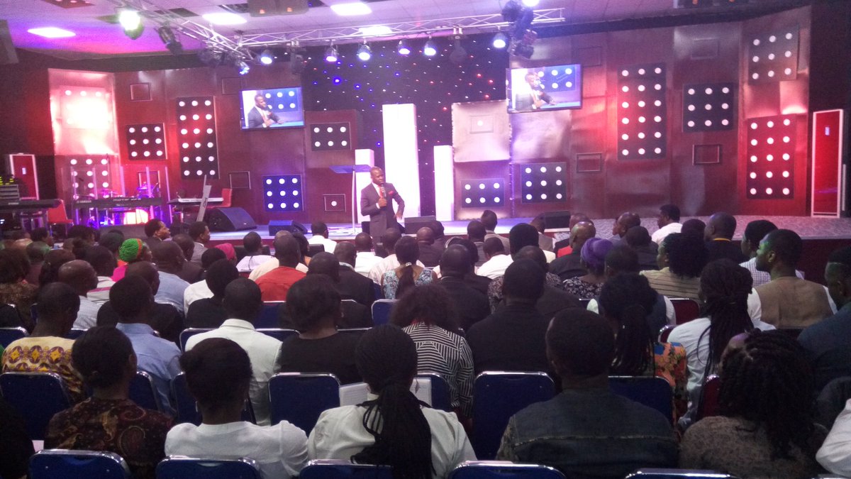 mouldbreaklive's tweet photo. #Mouldbreak
#BreakfastConference
The death, burial and resurrection brought the Reign of Grace. @ReignerDavies
@refinedcitizens https://t.co/fnmBHruHxU
