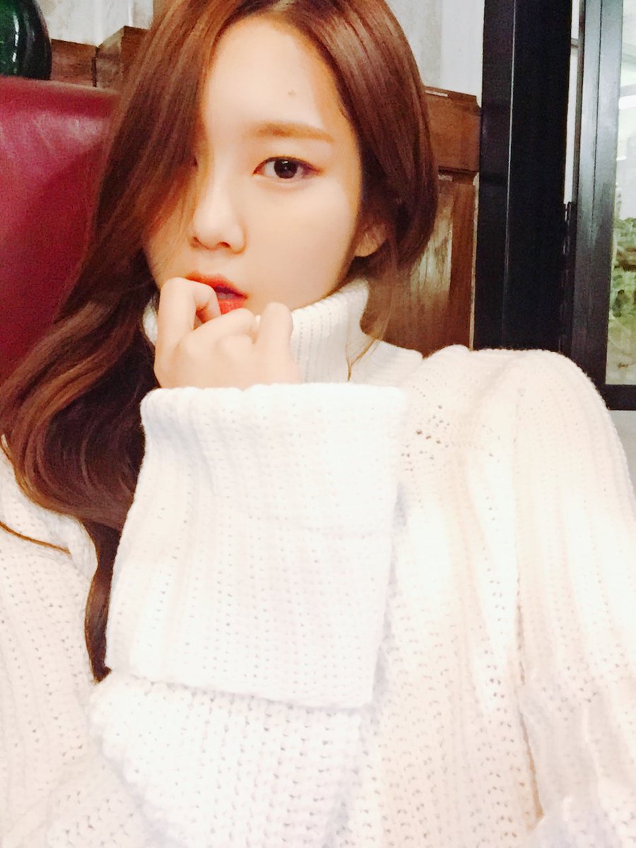 WM_OHMYGIRL's tweet photo. #오다주웠지호 #겨울 #추워요 #감기조심 #화이트
따뜻따뜻💕 https://t.co/S5yDeawpOP