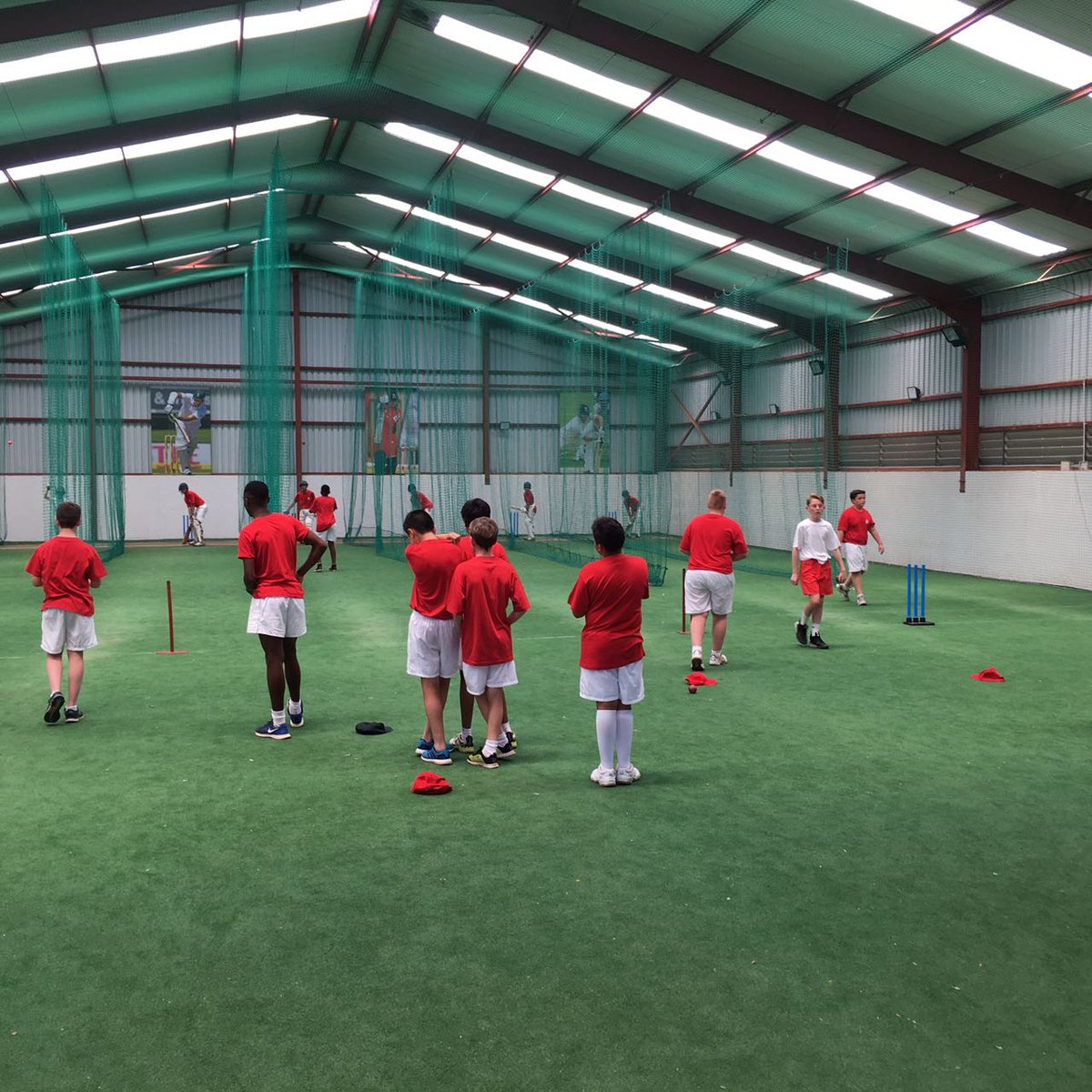 KingEdVIISchool's tweet photo. #RedCricket #RedOrientation Gr 8 2017 @DaMata1975 putting the new u14's through drills #buildingthefuture https://t.co/EpqGwTPq1i