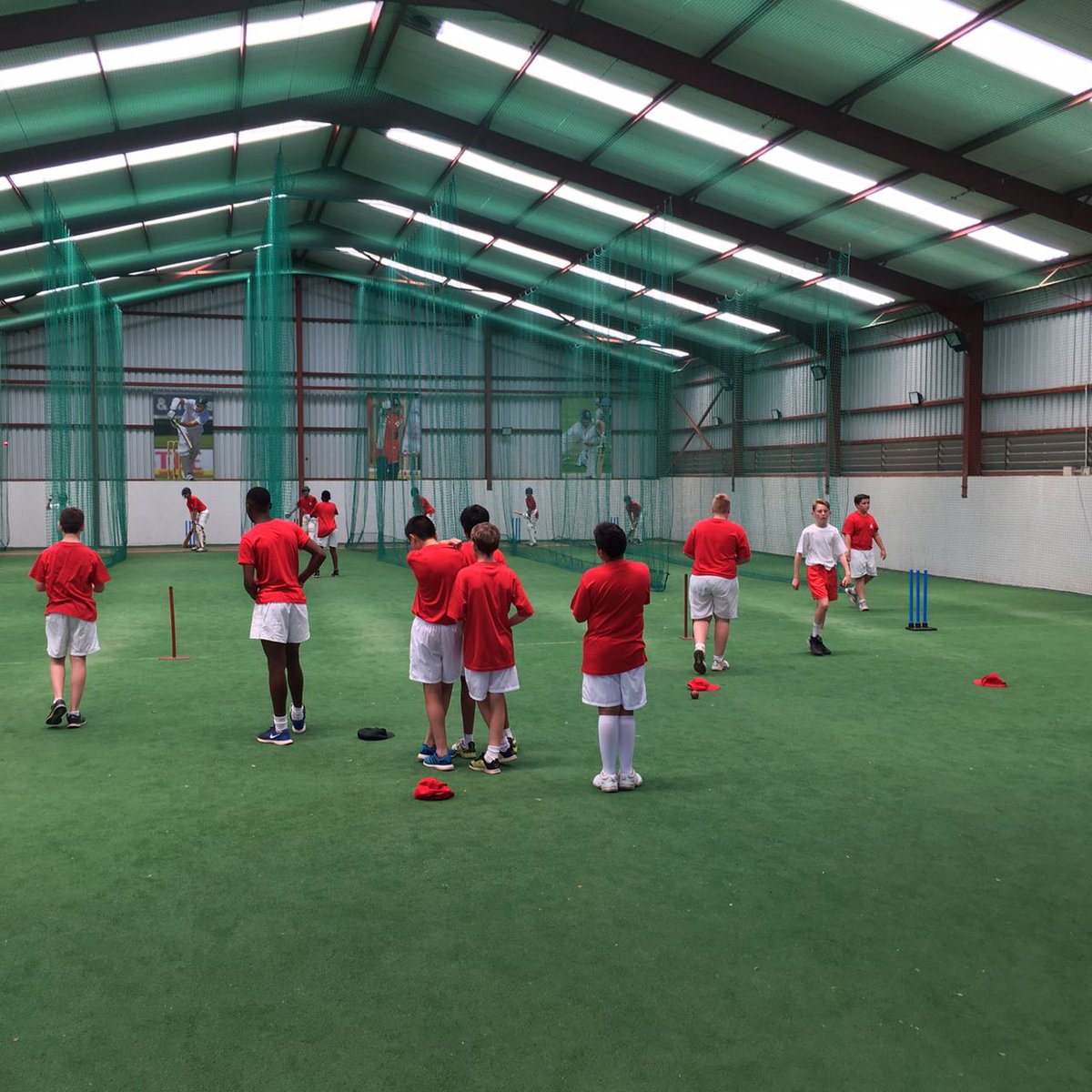 KingEdVIISchool's tweet photo. #RedCricket #RedOrientation Gr 8 2017 @DaMata1975 putting the new u14's through drills #buildingthefuture https://t.co/EpqGwTPq1i