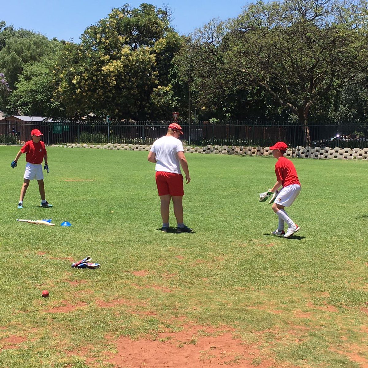 KingEdVIISchool's tweet photo. #RedCricket #RedOrientation Gr 8 2017 @DaMata1975 putting the new u14's through drills #buildingthefuture https://t.co/EpqGwTPq1i