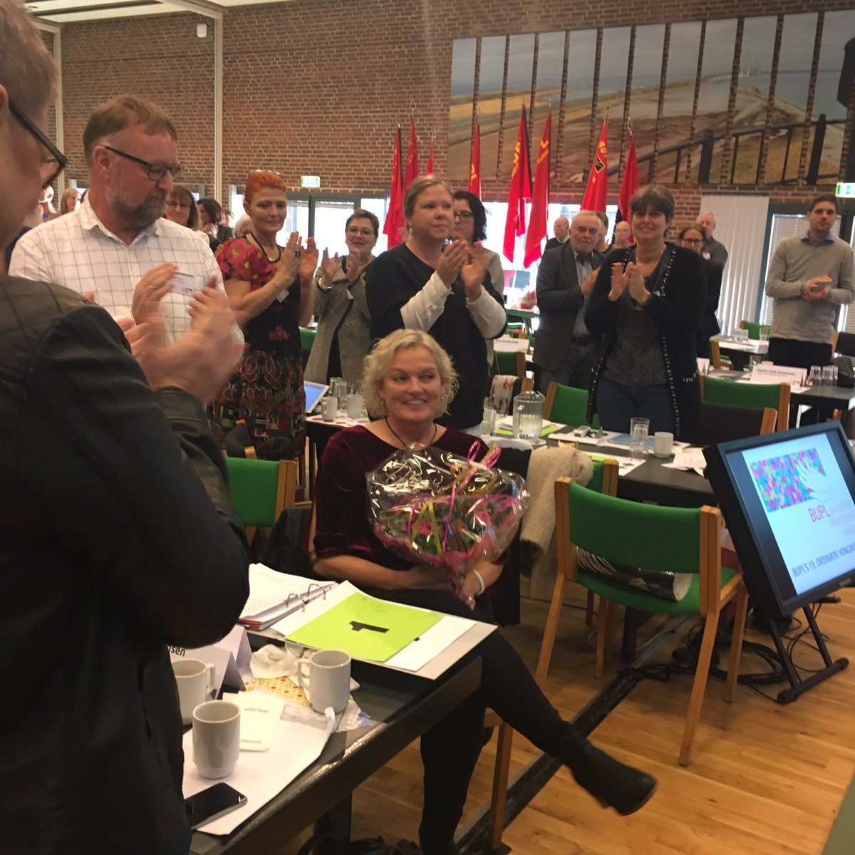 bupldk's tweet photo. Two more years. Stort tillykke og blomster til BUPL's genvalgte formand @BergmannEml #bupl16 #bupl16 https://t.co/PjSVZ8t0PG