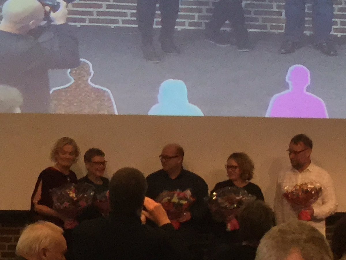 MetteTheisen's tweet photo. Det nye forretningsudvalg ligner i forbløffende grad det gamle😊 De er alle genvalgt! #bupl16 https://t.co/W086ibDksH