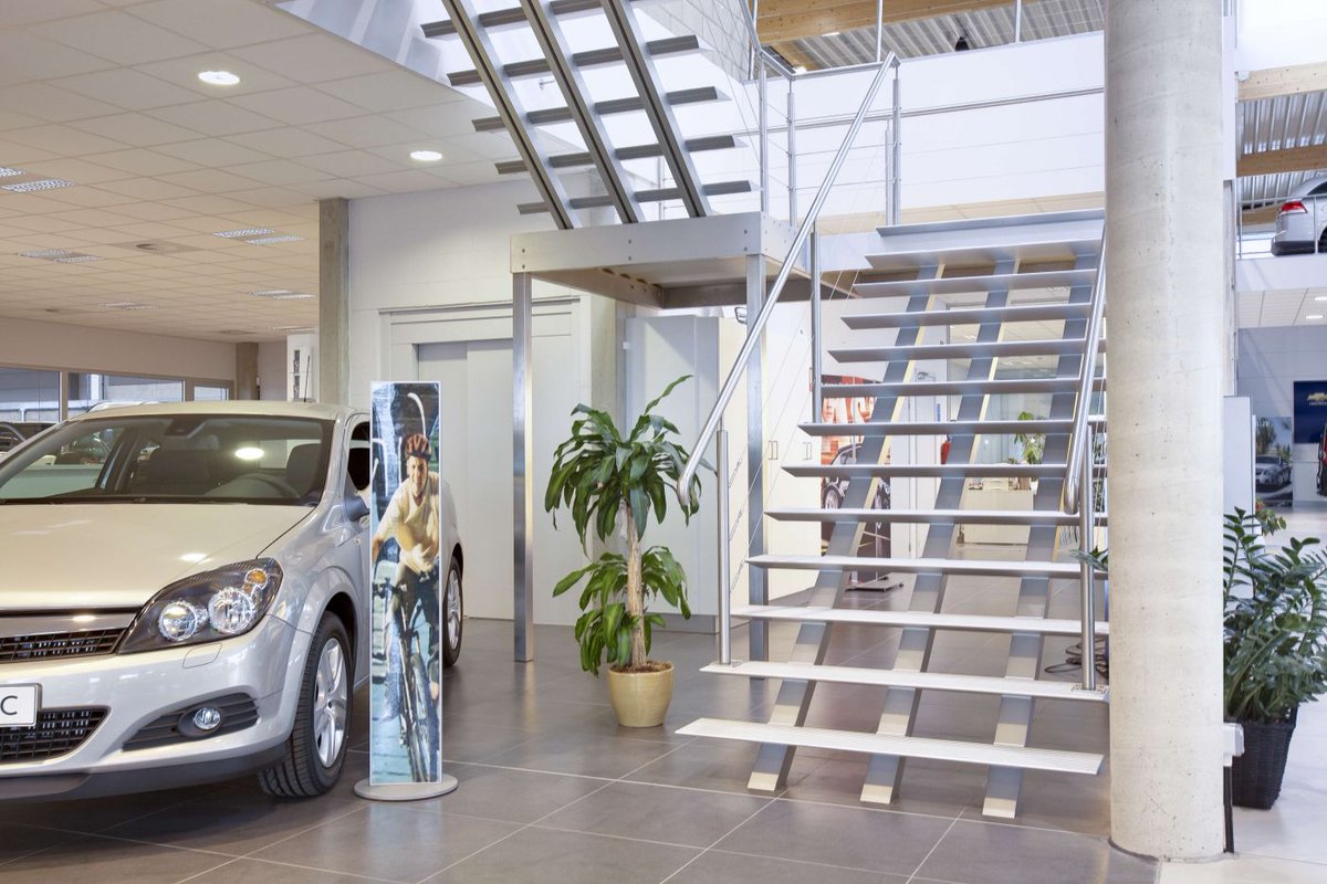 Trappenshowroom's tweet photo. #Aluminium trappen met #RVS hekwerk https://t.co/VnakG3Q2fE