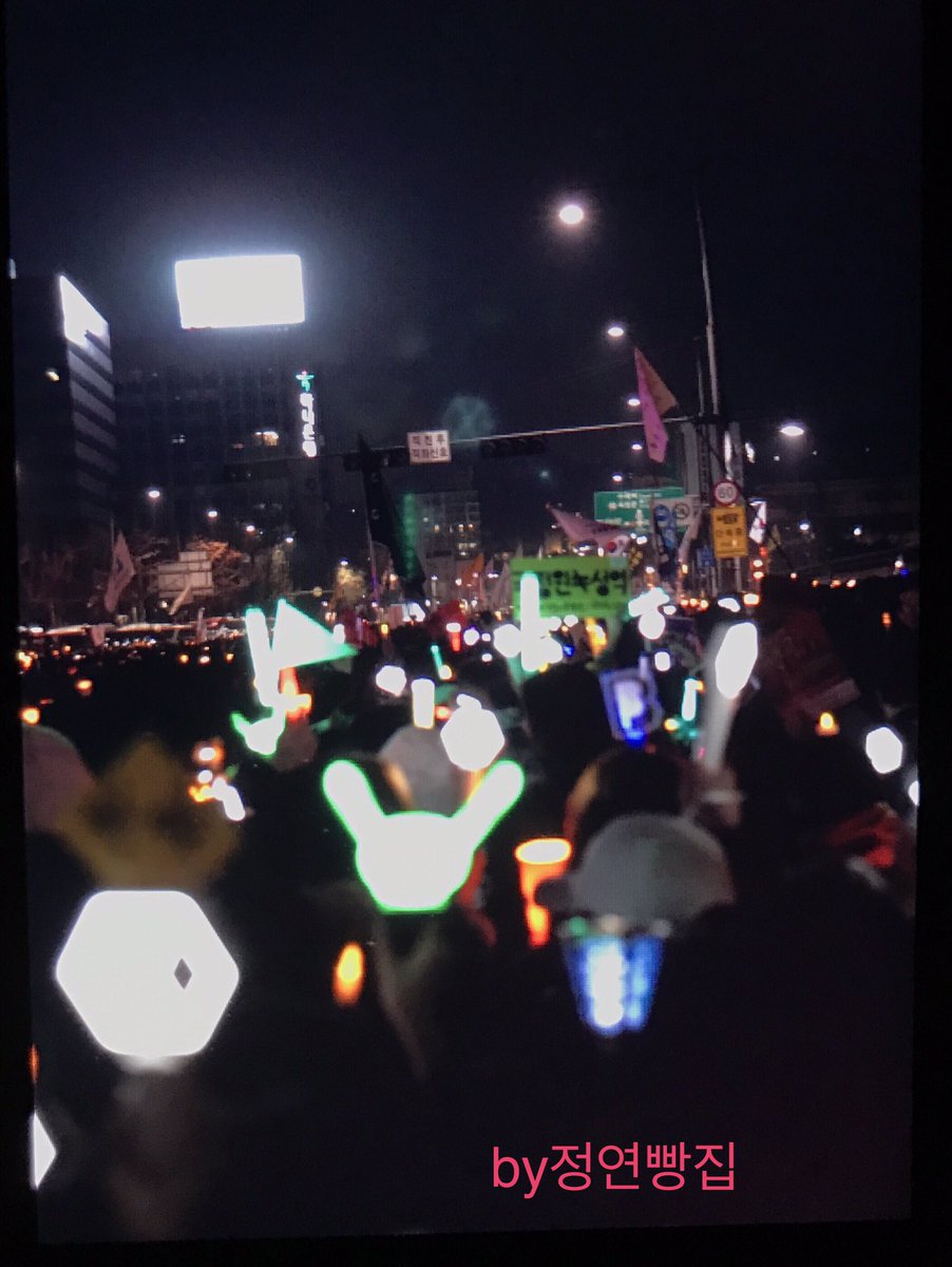 오늘자 광화문 아이돌 응원봉연대 | 인스티즈