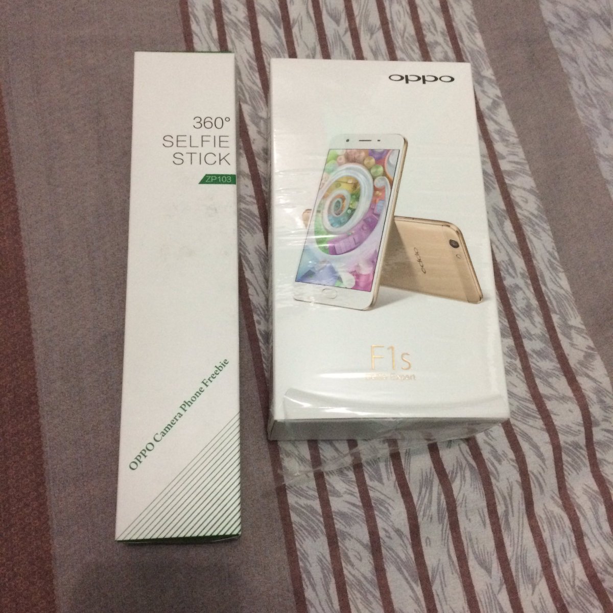 prinsesaasher's tweet photo. Finally😍 Say yes to @OPPOPhilippines! Say yes to @JustSarahG 😅 #IphoneNoMore https://t.co/L9vdGtqq8N
