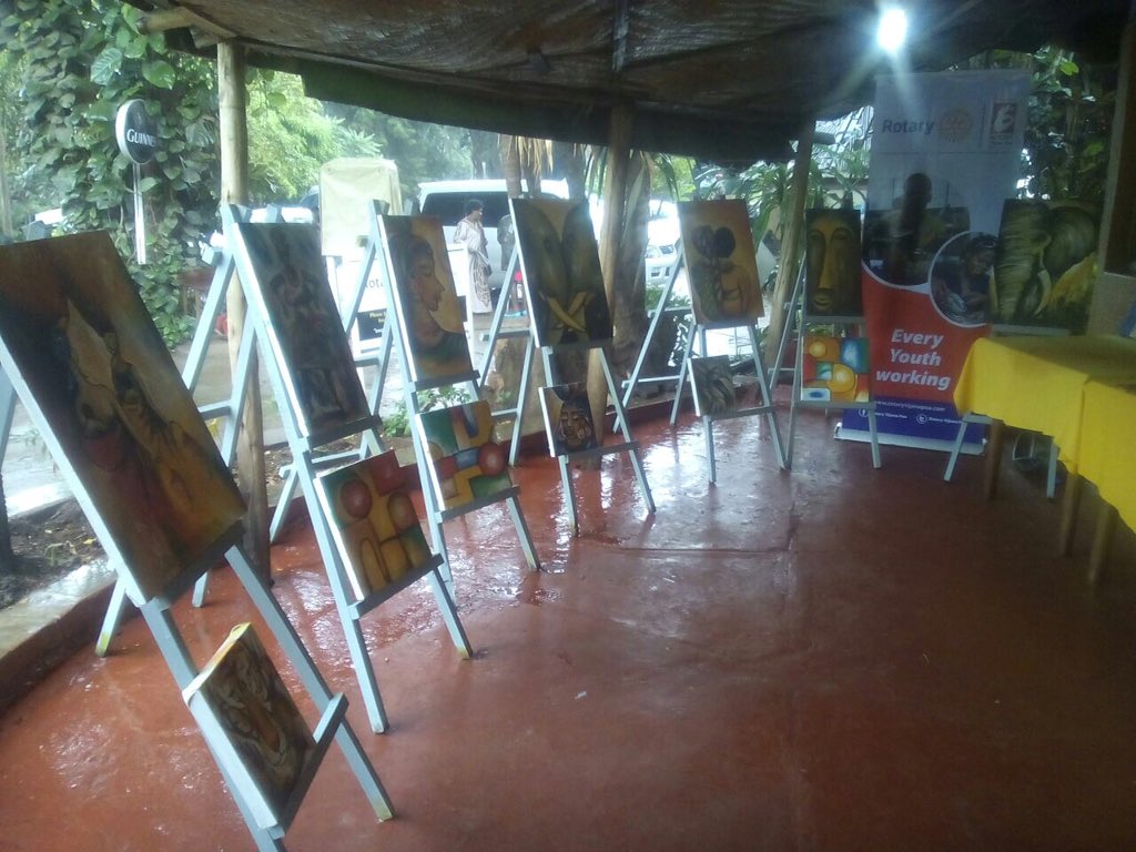 SekalioAfrica's tweet photo. Exhibition loading #ASounds #AfricanSounds #EastAfricanArt #SsekalioArts @ssekalio @Rotaryvijanapoa https://t.co/hliRptxL6i