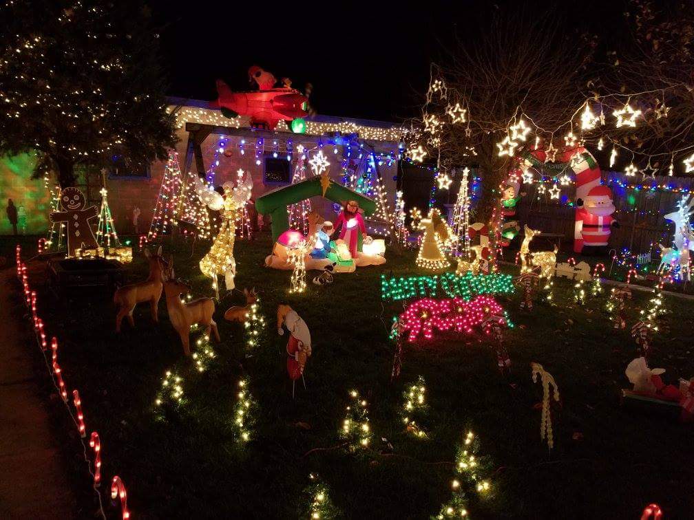 relaylaura's tweet photo. @LDNews  The Avon Lights (1229 and 1231 east old Cumberland street) https://t.co/84F0oRjwsW