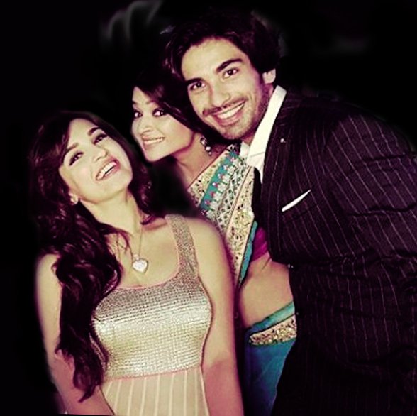 MohitSehgalFC_'s tweet photo. new Pic with #Sarojini Team on his BirthDay #PrinceCharming @itsmohitsehgal #HBDMohitSehgal #Mohiny #Kehit #MohitSehgal #SHinyDoshi ππ https://t.co/x0CRGu5h9R