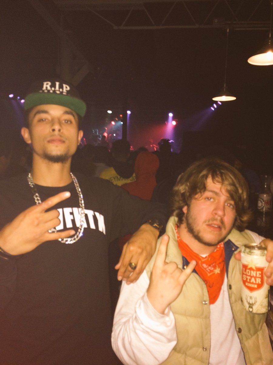 NAWFHTX's tweet photo. • SAVAGE CURRY 🏀
• NOIE J 🍺
• OG SHYNE 🎤 https://t.co/NiJCqtnA7E