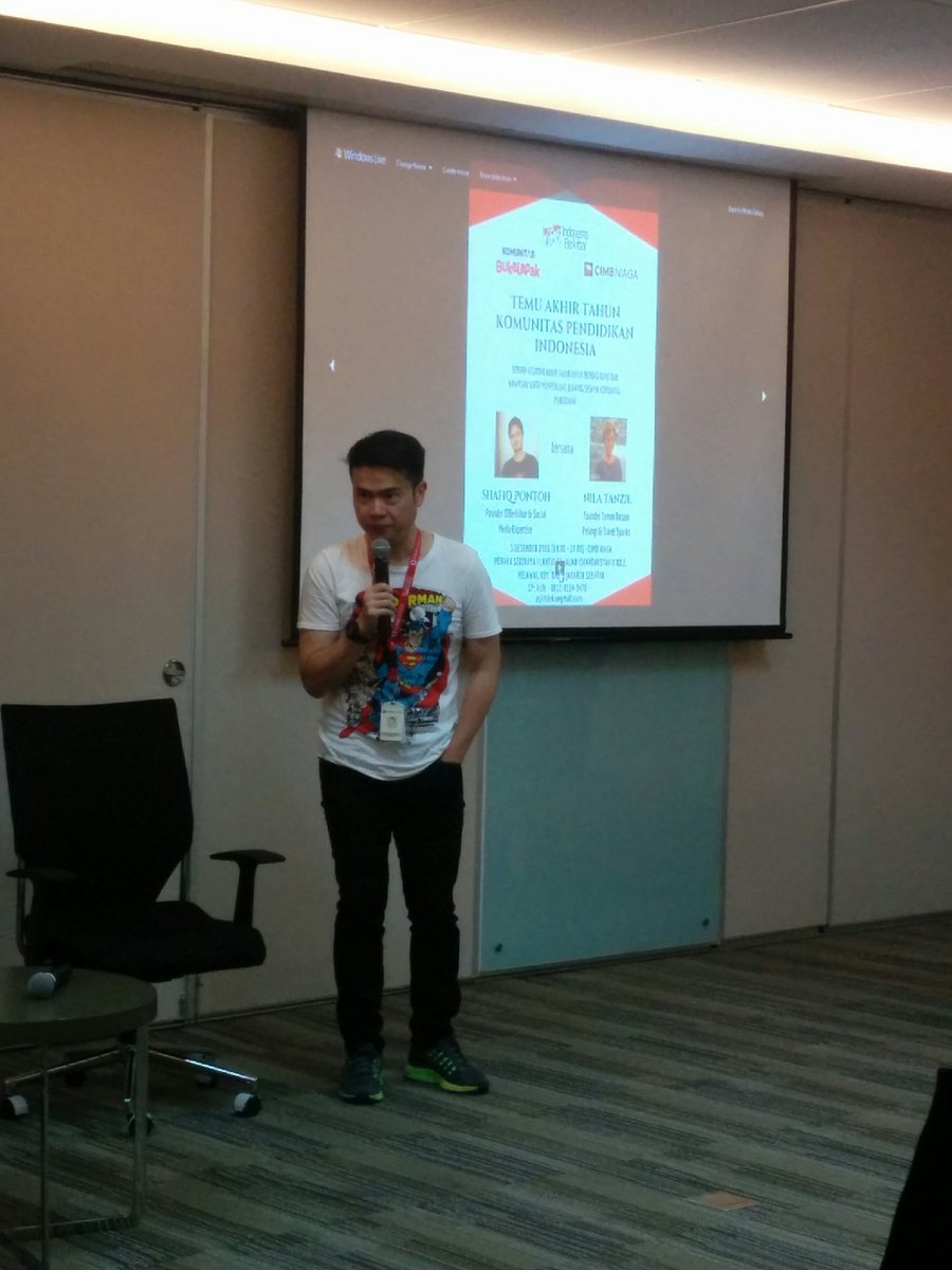 Kak Ari dari <a href="/CIMBNiaga/">CIMB Niaga</a> sedang memberikan update tentang campaign CIMB Niaga