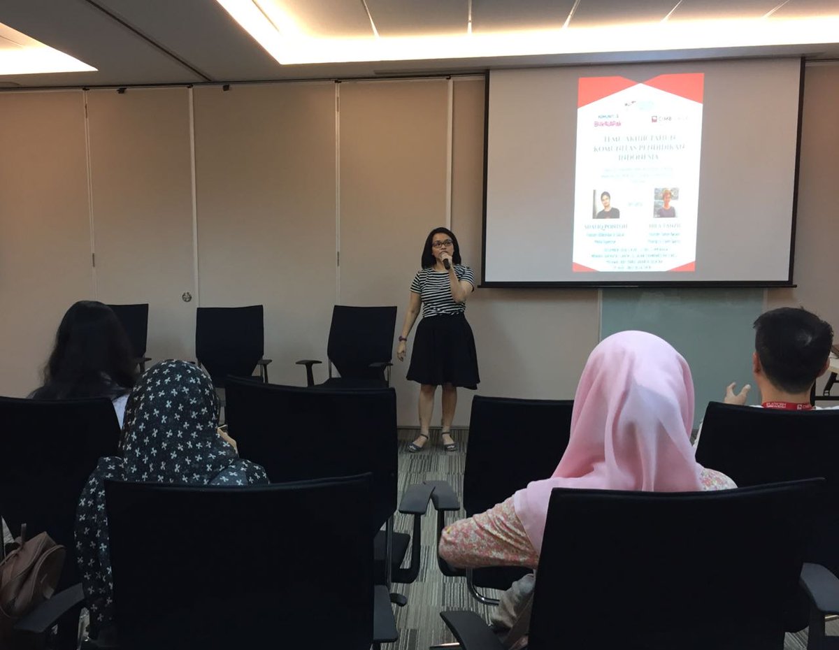 Kak <a href="/venadj/">vena djoewarsa</a> membuka acara #KumpulKomunitas