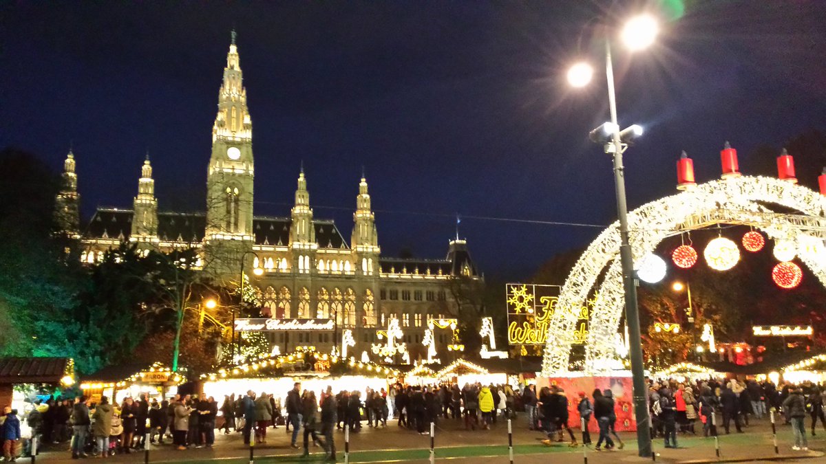 MicheleWien's tweet photo. #Rathaus #Wien #cityhall of #Vienna #visiting #trip #holiday #photooftheday #fun #culture #architecture #nofilter #xmas2016 @apuliaslowtrav https://t.co/IBUSJ5I5Jh