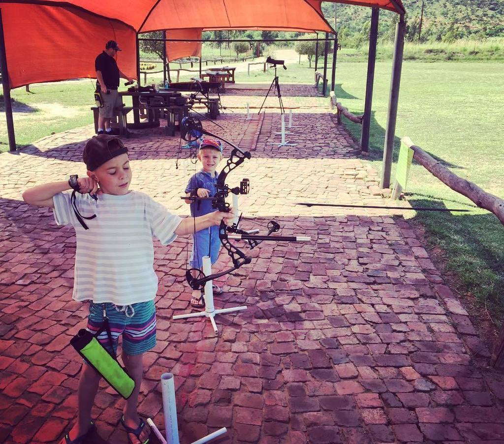 DiamondArchery's tweet photo. RT @forgiss: Early morning practice with my boet, & the cousins! Nice to have the kids enjoy our sport! #AtomicKids https://t.co/ockkATzJVD