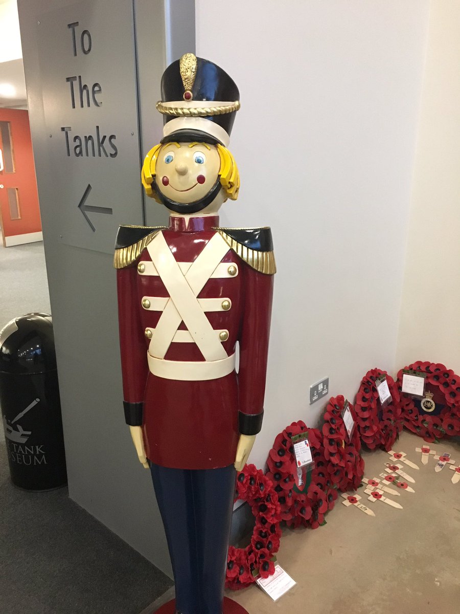 TankMuseumEvent's tweet photo. Our soldiers are ready to greet you @TankMuseum #vintagechristmas #dorset https://t.co/mN7eLmTMTe