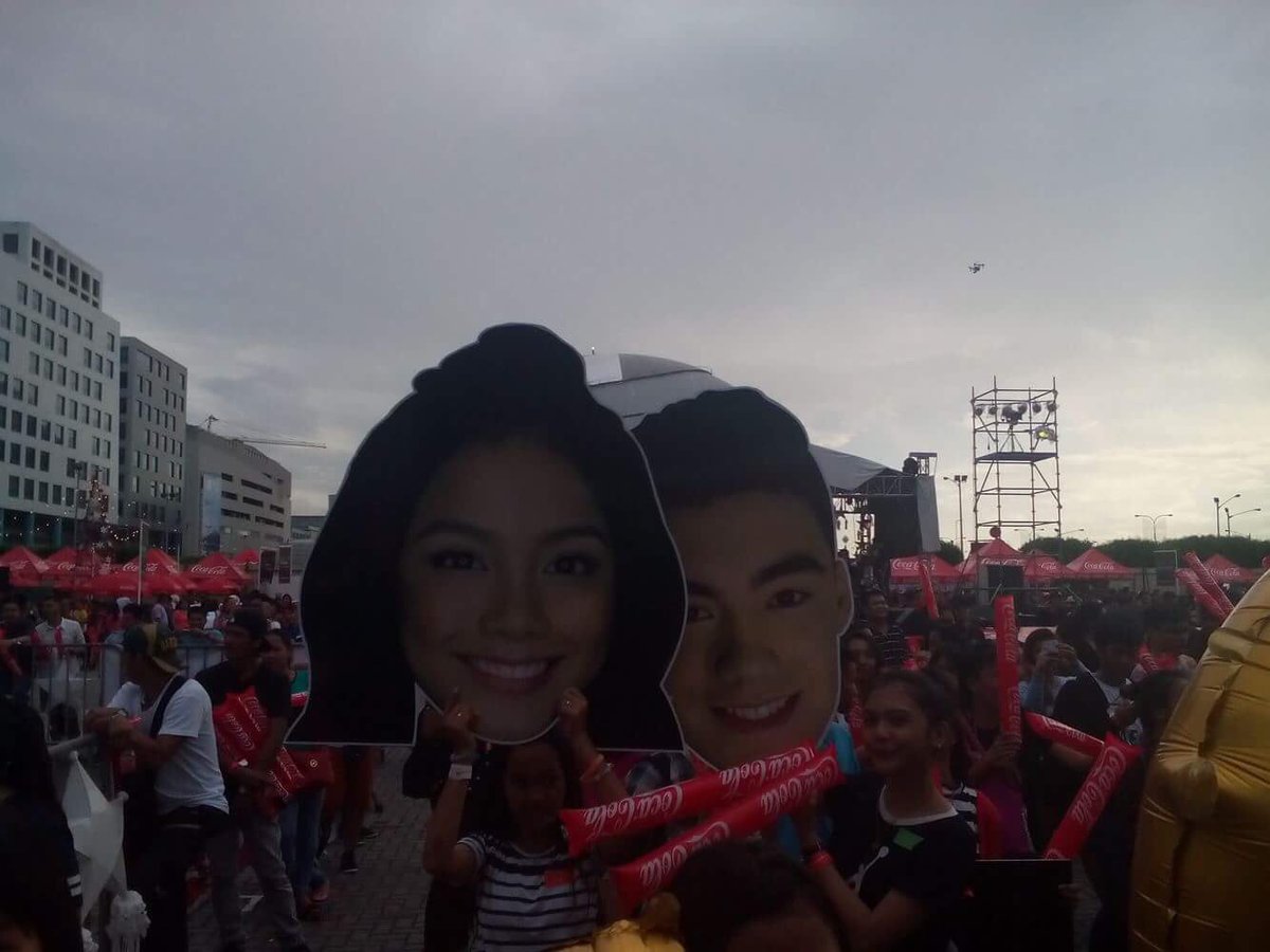 GLOBIESBAILONA's tweet photo. Ready na sila! @ylona_garcia
BAILONAxCOKE SaMOA https://t.co/x1Wtfqpszj