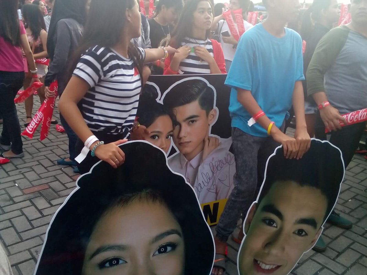 GLOBIESBAILONA's tweet photo. Ready na sila! @ylona_garcia
BAILONAxCOKE SaMOA https://t.co/x1Wtfqpszj