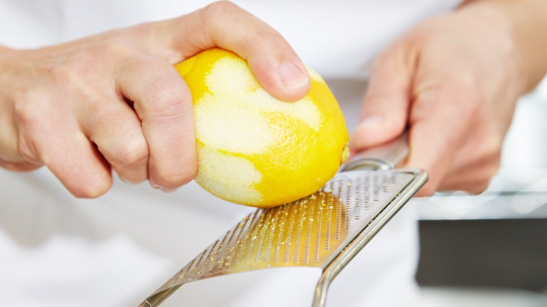 There's the starting gun for the 10am opening of <a href="/BarnesFarmersMk/">BarnesFarmersMarket</a> - see you here soon ... #cakes #londonfarmers