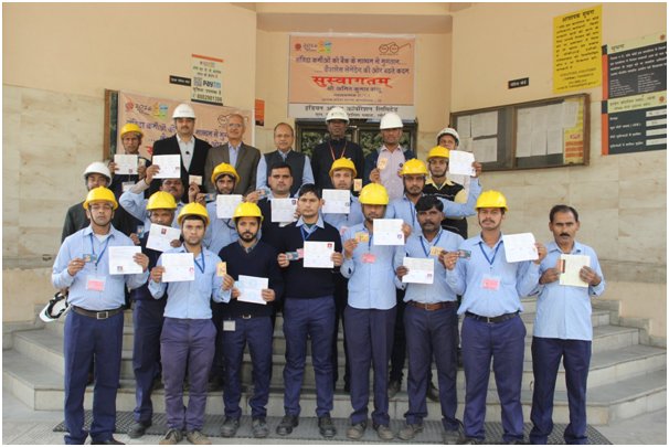 UPSO2HR's tweet photo. Shri A K Basu, GM (I/C), UPSO-II, appreciated the steps taken by Loni BP  for 100%  payment to contract labourers by Banking Mode. https://t.co/dfXJDlDXsv