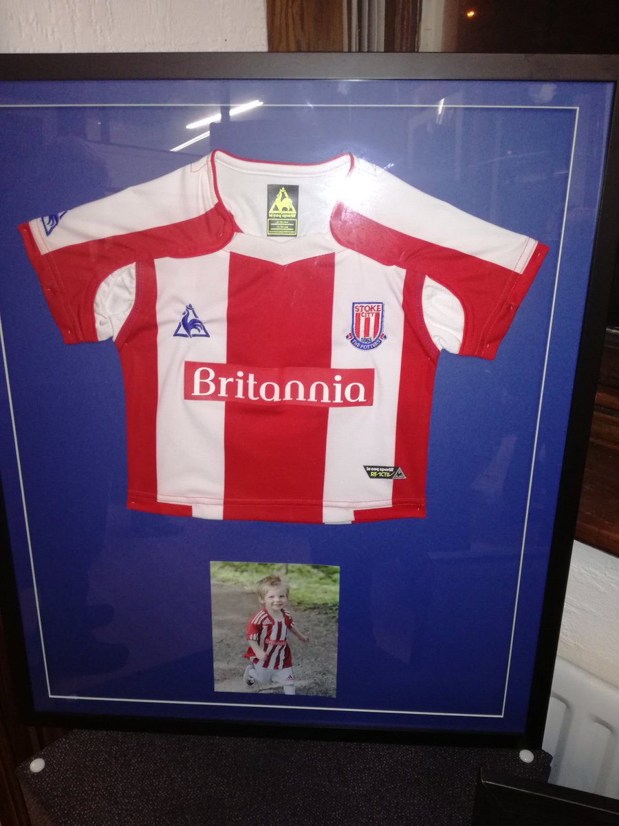LucasLegacy6's tweet photo. @LucasLegacy6  @TheartbayG  #StokeCityThroughALens  Some great images still available but once they are gone they are gone . 10 - 5pm today https://t.co/hnuXP48LDA