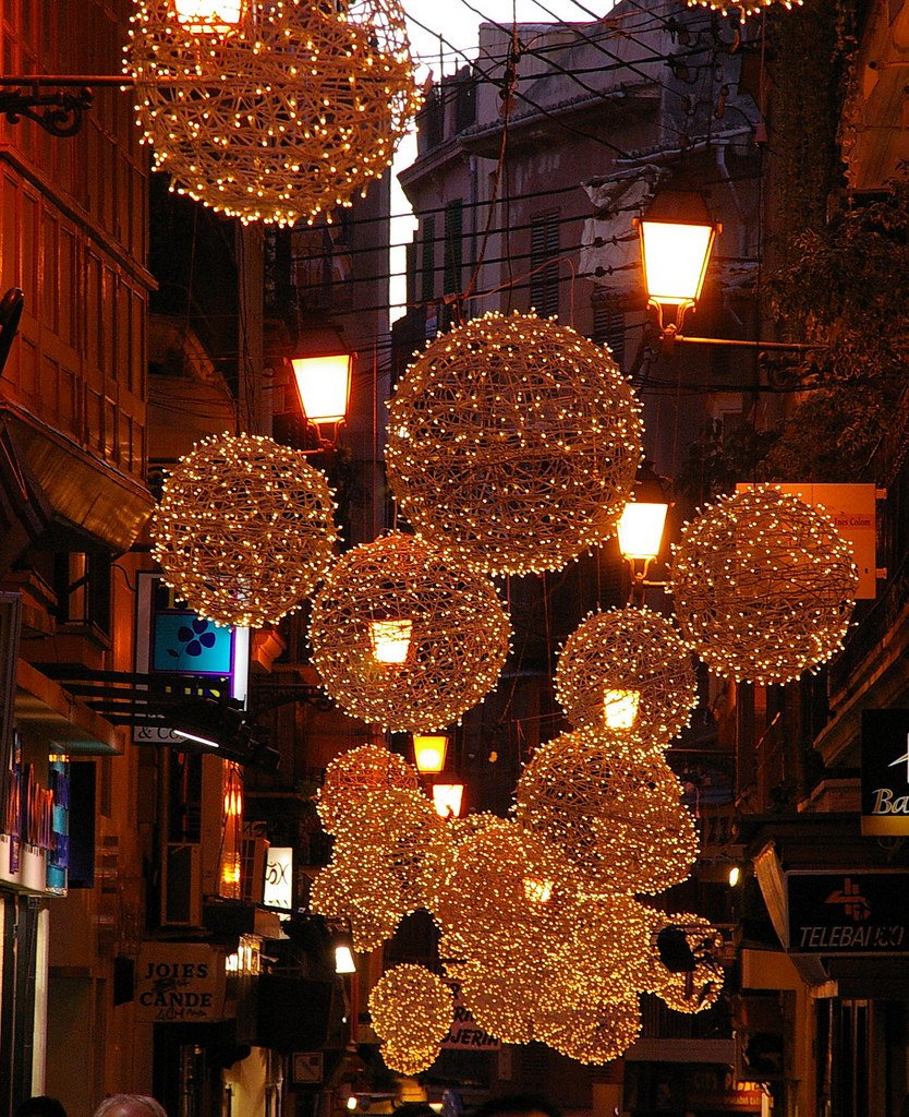 passionforpalma's tweet photo. Esta noche tendrá lugar el encendido de las luces navideñas! Nuestros Mercadillos navideños ya te están esperando #Palma365 https://t.co/do3T1Ng54Q