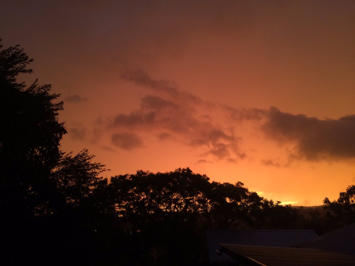 Gbella89's tweet photo. Stormy paradise ⚡️🔥BNE @abcnews @karina_carv https://t.co/jumTRDFqVz