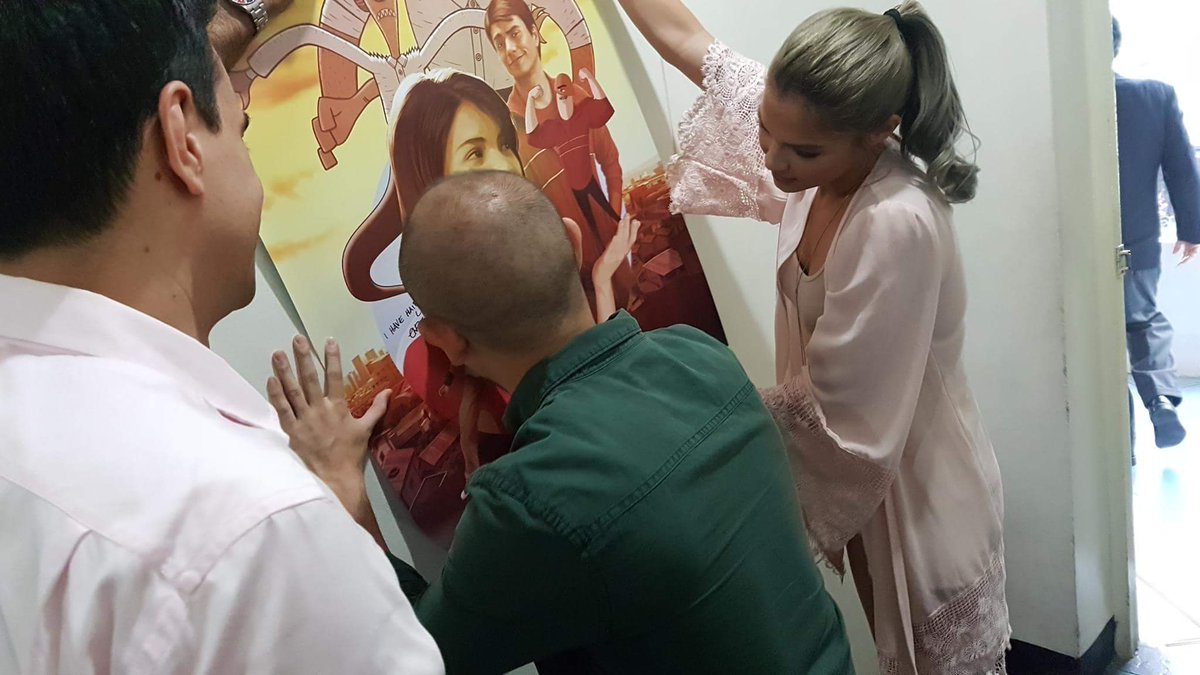 CybeRhians's tweet photo. The cast signing #SavingSally official poster. #MMFFLaunch https://t.co/4iBACI5vPb