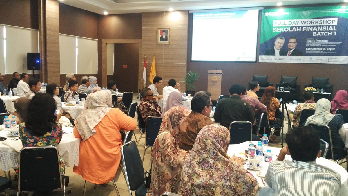 Terimakasih untuk para peserta Seminar "Sekolah Finansial" 3 Des 2106 <a href="/IPMI_Campus/">IPMI_Campus</a> bersama <a href="/eppratomo/">eko pratomo</a> <a href="/Mohammad_Teguh/">Mohammad B. Teguh</a> &amp; <a href="/KebunOla/">Ola Nurlija</a>