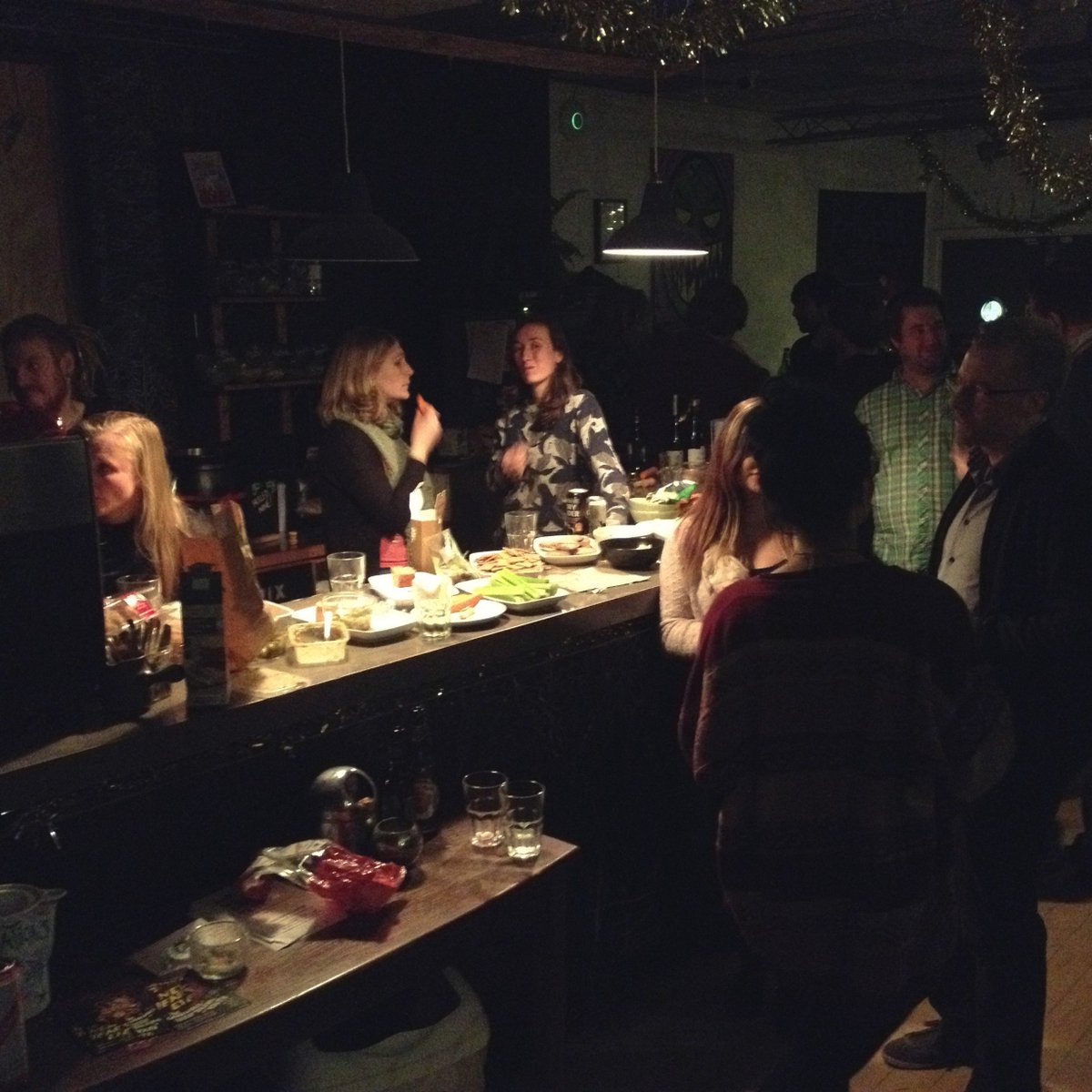 foodcyclebriz's tweet photo. Super nice to meet everyone last night and get the #foodcyclefamily together 🍻 @PhoenixBristol https://t.co/tQdK2M3Flq