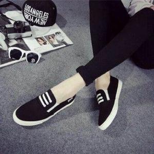 nur_enhur's tweet photo. Jual SALE SLIP ON HITAM SIZE 40 hanya 55000.0, lihat gambar klik https://t.co/OkXzksgqwF https://t.co/jp4lqUtB3p