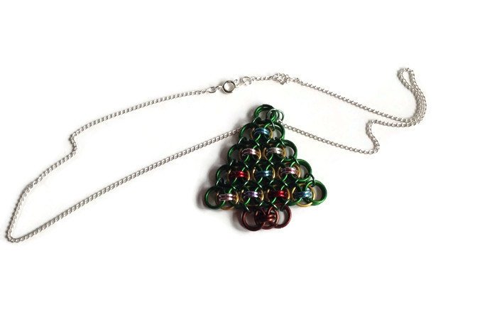 ArtisanJByViv's tweet photo. Christmas Tree Pendant, Festive Necklace, Chainmaille Jewellery, Gift For … https://t.co/0atXrk8ajC #Etsy #HelmWeave https://t.co/0D2QsipfAp