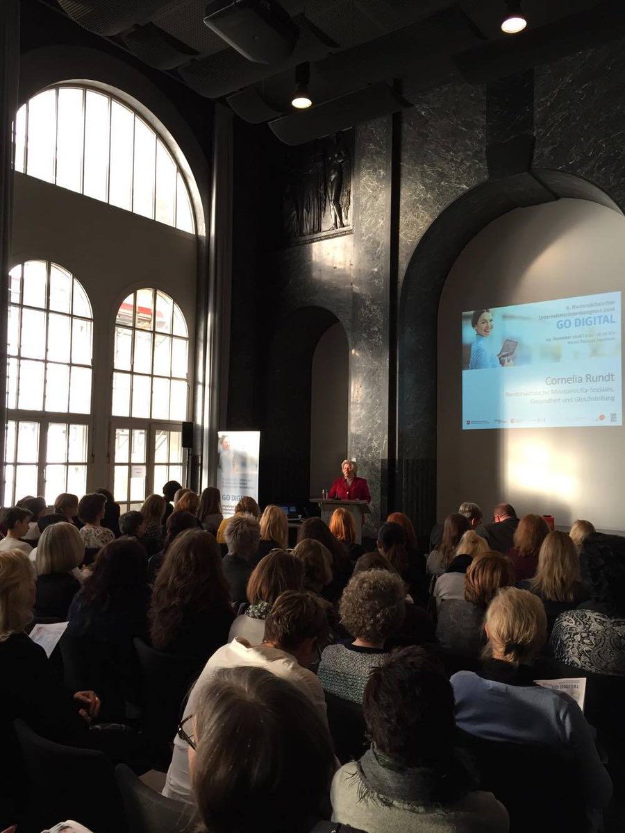 hannoverimpuls's tweet photo. Ministerin Rundt eröffnet den #uko2016 in #Hannover. 160 #Unternehmerinnen freuen sich auf einen spannenden Kongresstag. https://t.co/EzXQ4tk8t8